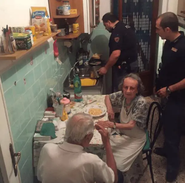 policia_roma_ancianos