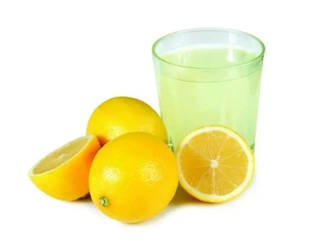 Jugo de limón, milagroso y multiuso. 
