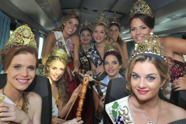 Reinas de la Vendimia en Mendoza. En Viedma no va ms.