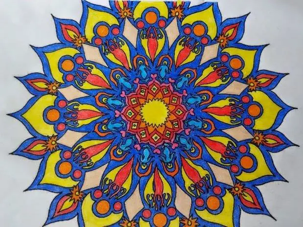 Pintar mandalas relaja, y mucho. 