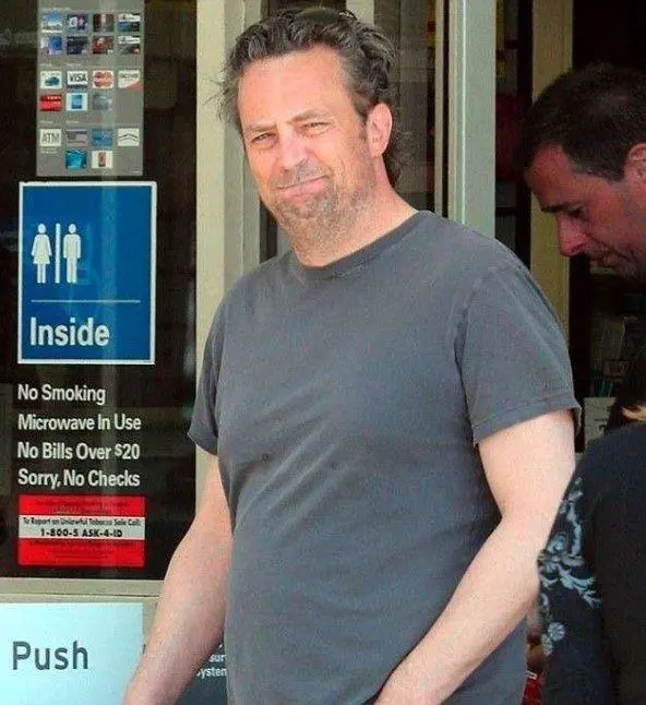 Mathew Perry, un ex Friends feliz con su barriga