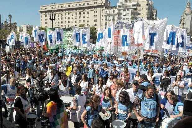 La reapertura de las paritarias es la bandera de la protesta 