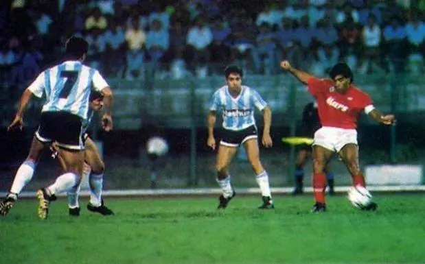 Agosto de 1988: Racing juega un amistoso contra el Nápoli. El equipo de Maradona ganó 4 a 1.