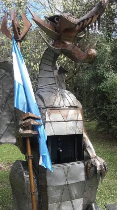 La estatua del dragn con la supuesta caja fuerte