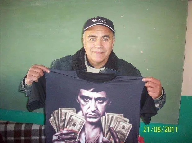 Valor y una remera con la cara de Al Pacino en Scarface. Foto: Rodolfo Palacios.