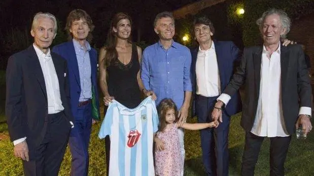 macri_stones