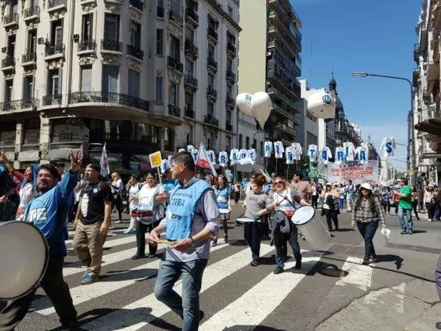 Otra columna parti desde Callao y Corrientes, pleno centro porteo