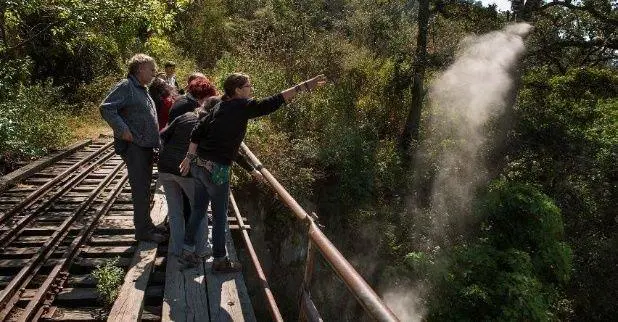 Familiares de Juan Gelman esparcen las cenizas del escritor