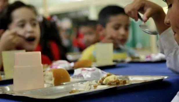 Docentes riojanos reclaman por la mala calidad de alimentos que enva la gobernacin 