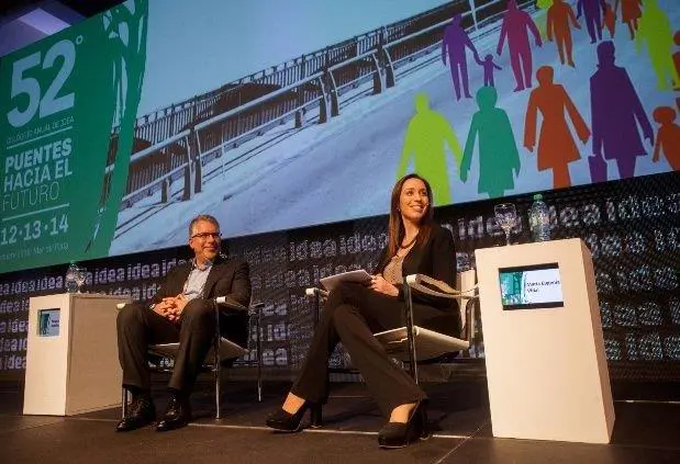 Mara Eugenia Vidal junto al presidente del Coloquio de IDEA, Sergio Kaufman