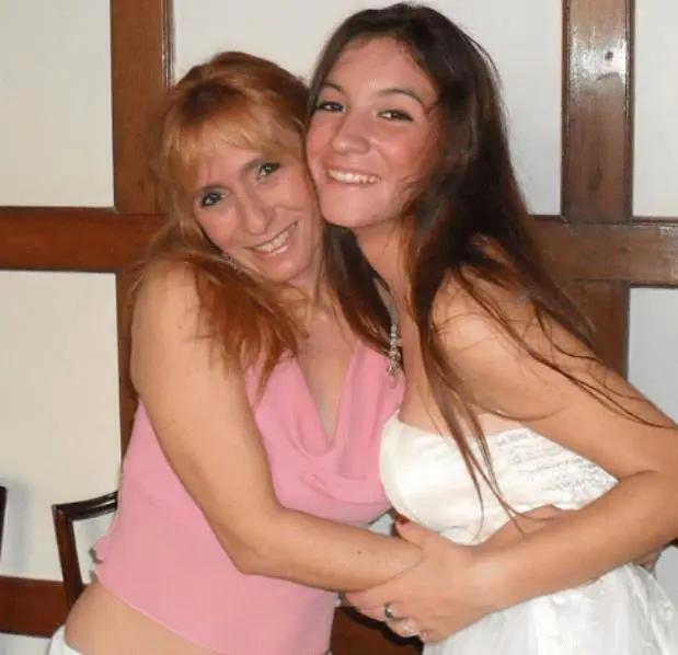 Angeles Rawson junto a su mam, Jimena Mery Aduriz 