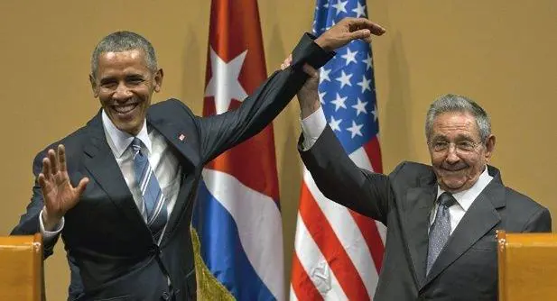 Obama y Raul Castro: una imagen impensada poco aos atrs