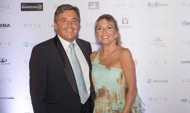 Eduardo Gutirrez con su pareja en la cena de la Fundacin Suma.