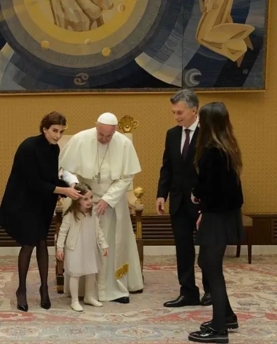 Macri, el Papa, Antonia y Juliana Awada