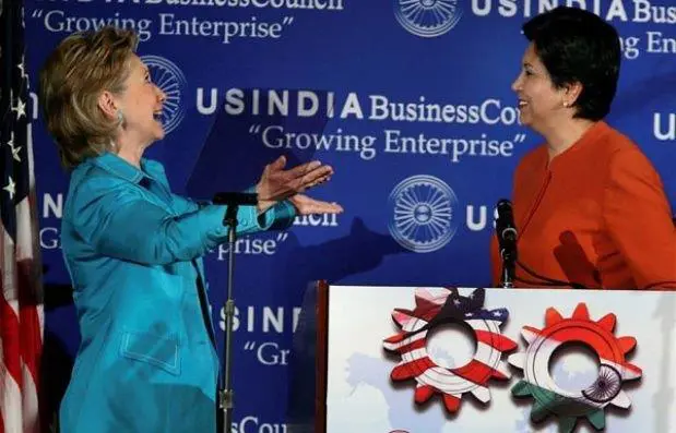 Hillary Clinton y Indra Nooyi, CEO de PepsiCo