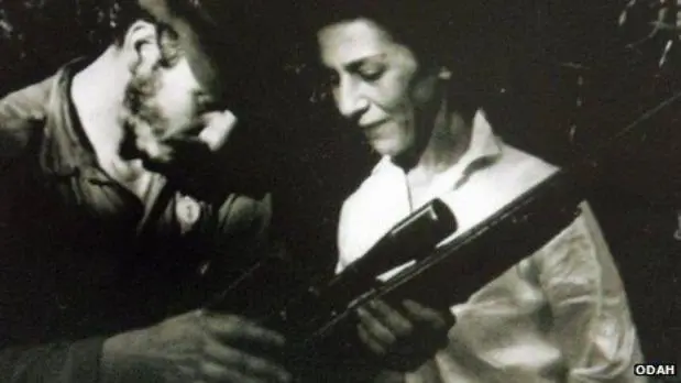 Primera foto de Celia y Fidel juntos: ella fue parte activa de la Revolucin