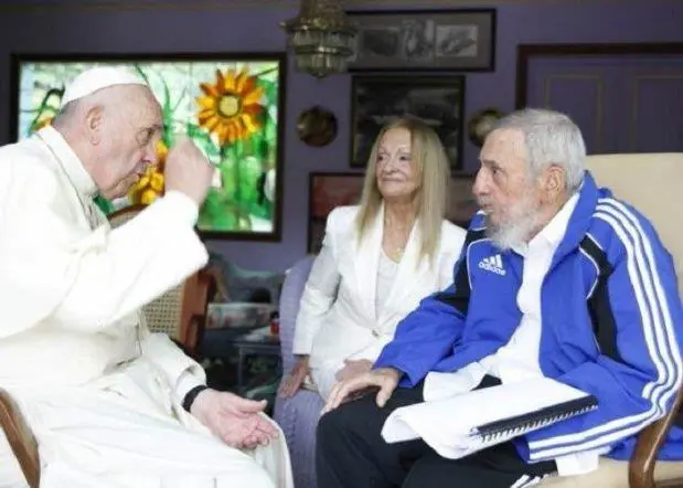 Fidel recibi al Papa Francisco junto a su segunda esposa, que estuvo junto a l hasta el momento de su muerte