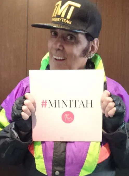 Pocho sabe un poco sobre minithas.