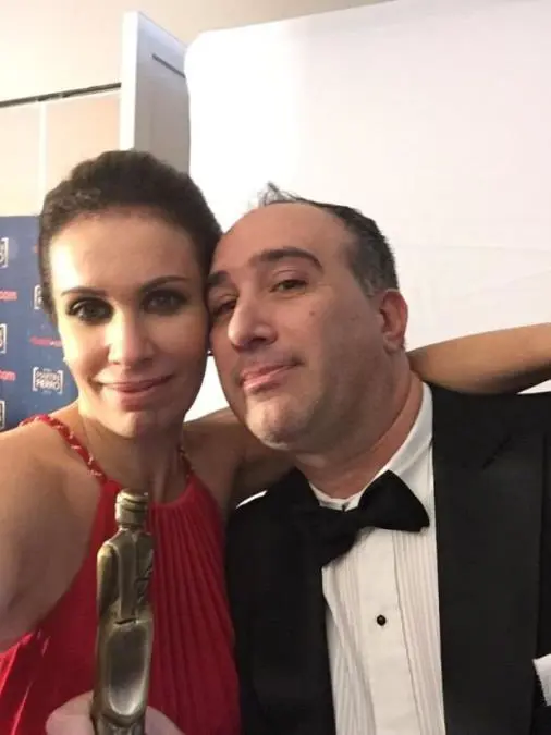 Samanta apoy� a Anello en la ceremonia del Mart�n Fierro 2015, donde el periodista fue premiado y tambi�n escrachado por violencia de g�nero