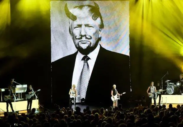 Uno de los conciertos de las Dixie Chicks, donde constatemente hicieron campaa en contra de Trump