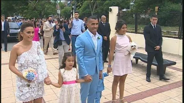 Tevez, Vanesa y sus hijos, antes de dar el 'Si, quiero'