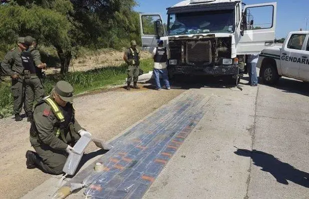 La cocana estaba oculta en el chasis de un camin