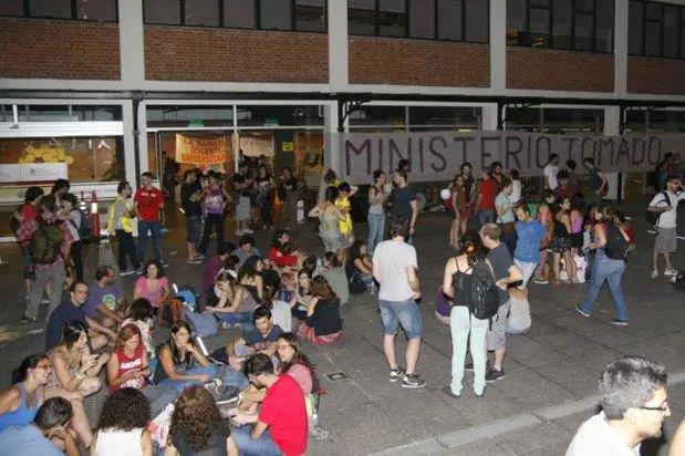 Toma Ministerio Ciencia y Tcnica