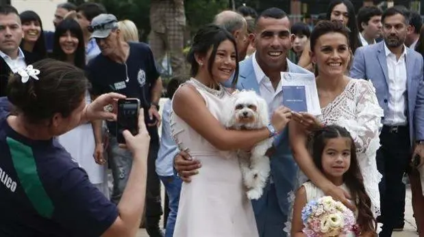 Tevez pas por el civil de San Isidro a dar el 'Si, quiero'