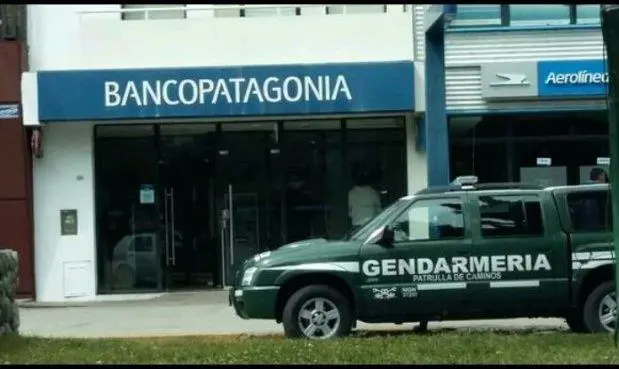 Una de las sedes del Banco Patagonia que fue allanada por Gendarmera