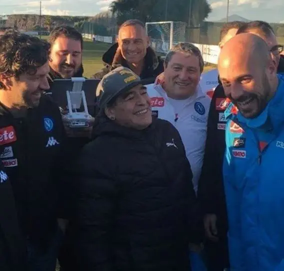 Antes de Argentina, Maradona pas por Napoles, Italia, donde fue idolatrado como se merece