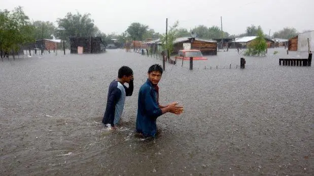 Fuego y agua: Argentina en jaque por los dos elementos antagnicos