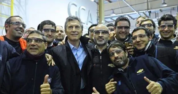 Macri con obreros de General Motors