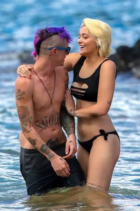 Paris Jackson junto a su ltimo novio, en la playa