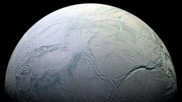 Luna Encelado de Saturno