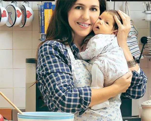 Con Leia, su beba.