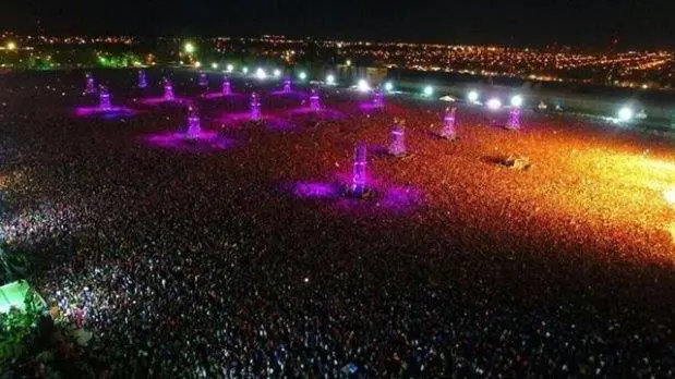 Hoy el intendente dijo que hubo 400 mil personas. 