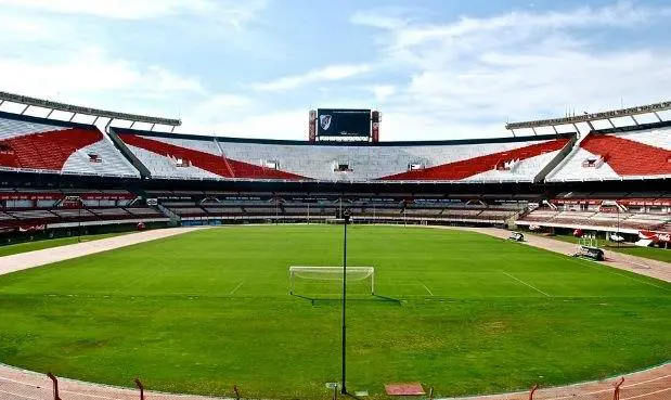 Canchas vacas: el ftbol argentino agoniza y pasa su peor momento