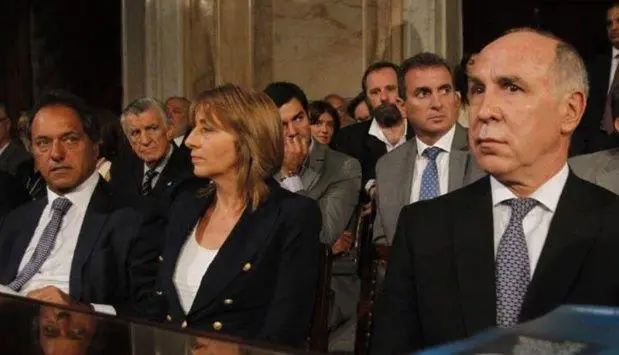 Scioli, Gils Carb y Lorenzetti durante la ltima asamblea legislativa.