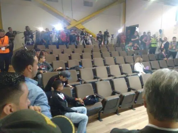 As qued la sala de prensa cuando los periodistas colombianos se fueron dejando slo al Mueco Gallardo