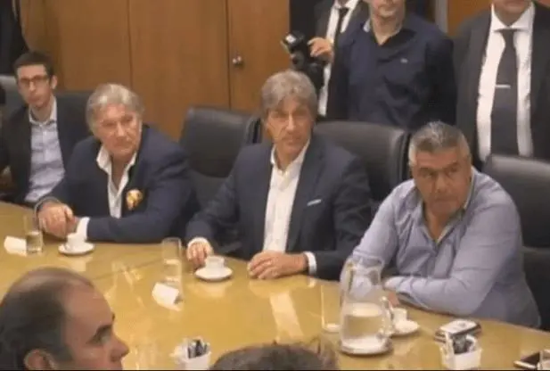 Armando Prez, Sergio Marchi y Chiqui Tapia en el ministerio de Trabajo