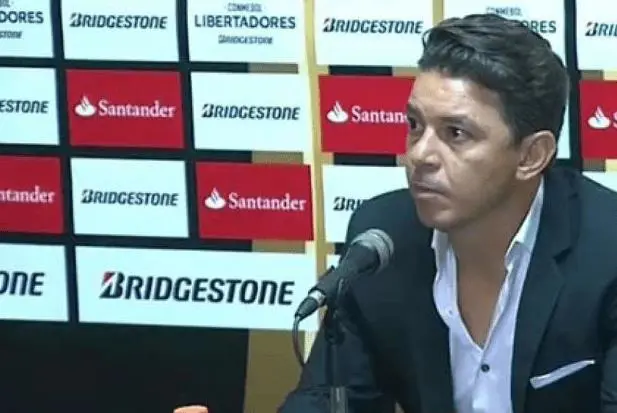 La cara de Gallardo cuando la prensa colombiana se retir de la conferencia