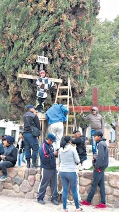 Niño crucificado