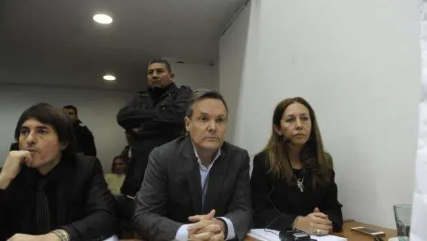 Farr hoy, en el juicio, junto a Tenca.