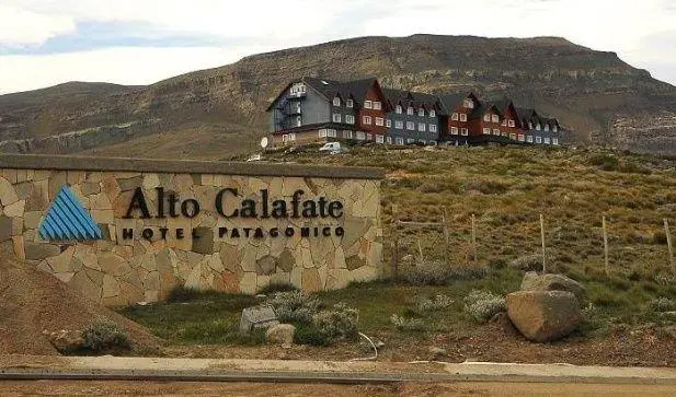 El Hotel Alto Calafate, la nave insignia del presunto delito que investiga el juez.