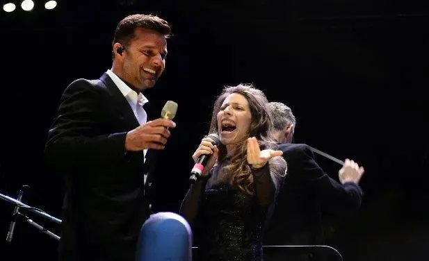 Ricky Martin junto a Lali Esposito en el Show 