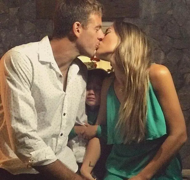 Jimena-Baron-Del-Potro-beso-momo-navidad