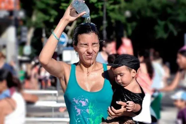 El calor recin aflojara durante el fin de semana.