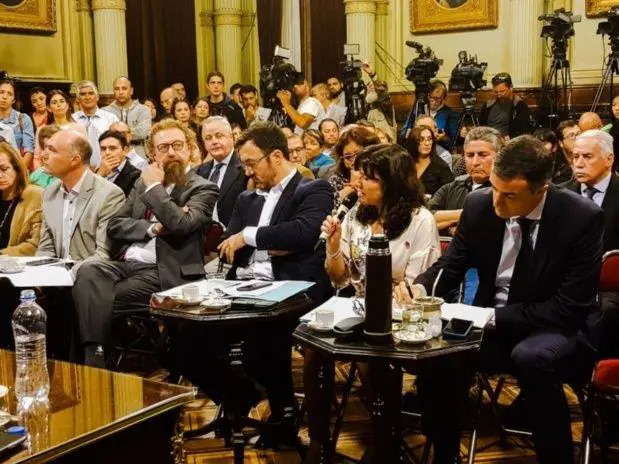 alt title comision senado