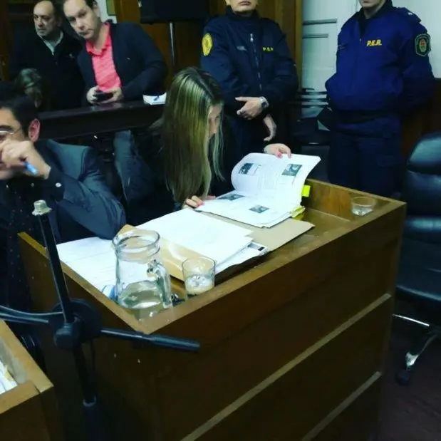 Nahir Galarza ley el expediente durante el principio de la audiencia.