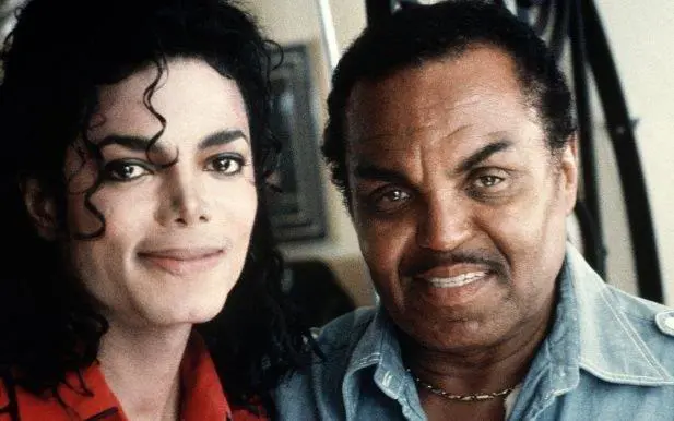 Michael Jackson reconoci haber sufrido abusos por parte de su padre, Joe.